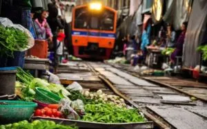 美功铁道市场 Mae Klong Market